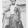 Gabonaise costumée à l'européenne.