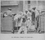 Le véhicule, chargé de négresses...