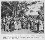Un collège de féticheuses (Dahomey). Les jeunes féticheuses forment des sortes de congrégations qui reçoivent l'enseignement sacerdotal.