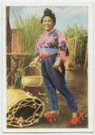 Japanerin in Hosentracht.
