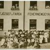 Delegates in front of building, "Kunzjozsef es Tarsa Fehernemugyara."