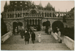 Party goers entering 'Halaszbastya'
