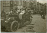 Congress members in a motor car.