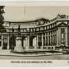 Admiralty Arch and entrance to the Mall.