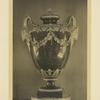 Vase de porphyre, orné de bronze doré.