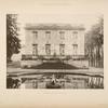 Façade de Trianon sous bois.