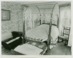 Bedroom in house in Huntington