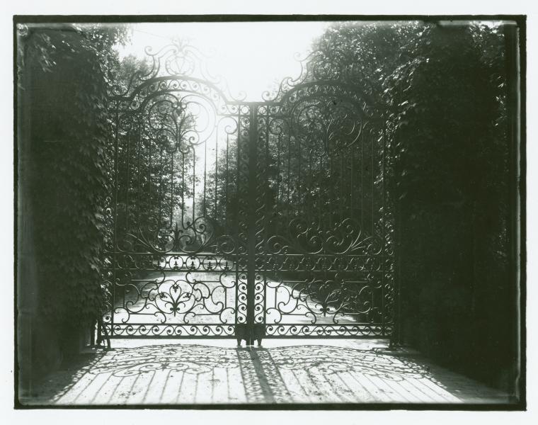 William K. Vanderbilt's Idle Hour Estate, Oakdale, L.I. [Gated entrance ...