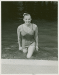 Amusements - Aquacade - Holm, Eleanor - In pool