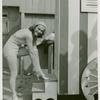 Amusements - Aquacade - Holm, Eleanor - Fixing shoe