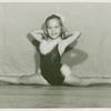 Amusements - Dance - Young girl doing split
