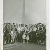 Amusements - Midway Activities - Troubadours with children