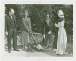 Amusements - Performers and Personalities - Musicians - Pons, Lily - Digging hole