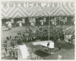 Amusements - Shows and Attractions - Aerial Acts and Airshows - Fox, Betty and Benny - Waving to crowd