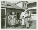 Amusements - Villages - Little Miracle Town - Midgets carrying housewares