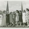 Amusements - Villages - Little Miracle Town - Midget man and women