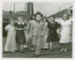 Amusements - Villages - Little Miracle Town - Midget man and women