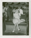 Amusements - Performers and Personalities - Lamour, Dorothy - In American Express pushcart