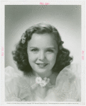 Amusements - Performers and Personalities - Jean, Gloria - In dress with daisies