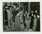 Borden - Cows - Milking - Female employees receive instruction
