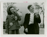 Children - School Visits - Eating hotdogs