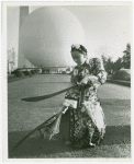 China Participation - Entertainers - Woman with swords