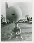 China Participation - Entertainers - Man spinning plate on pole