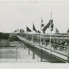 Fairgrounds - Visitors - Crowd on bridge
