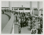 Fairgrounds - Visitors - Crowd entering Fair