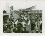 Fairgrounds - Visitors - Crowd on subway ramp