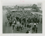 Fairgrounds - Visitors - Crowd at gate
