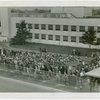 Fairgrounds - Visitors - Crowd at gate