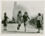 Fairgrounds - Visitors - Women jumping rope in front of Perisphere