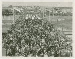Fairgrounds - Visitors - Crowd on subway ramp