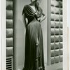Fashion, World of - Mannequins - In velvet gown