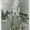 Fashion, World of - Models - Suits - Mother and daughter models posing in front of George Washington statue