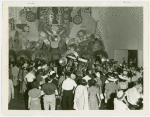 Ford - Crowd at exhibit