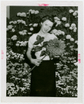 Gardens on Parade - Woman holding largest dahlia