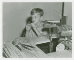 Glass Center - Glassblowing - Boy blowing glass