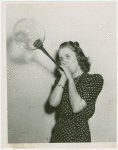 Glass Center - Glassblowing - Woman blowing glass