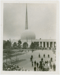 Great Britain Participation - King and Queen motorcade past Trylon and Perisphere