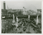 Heinz - Building - View of dome across plaza