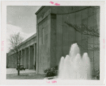 New York City - Building - Entrance and fountain