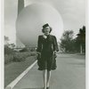 New York State - Miss Syracuse in front of Trylon and Perisphere