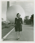 New York State - Miss Syracuse in front of Trylon and Perisphere