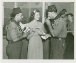 Special Days - Hot Dog Day - Women and two soldiers with hot dogs