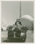 Special Days - Mothers' Day - Typical American Mother in pushcart