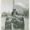 Special Days - Mothers' Day - Typical American Mother in pushcart