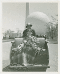 Special Days - Mothers' Day - Typical American Mother in pushcart