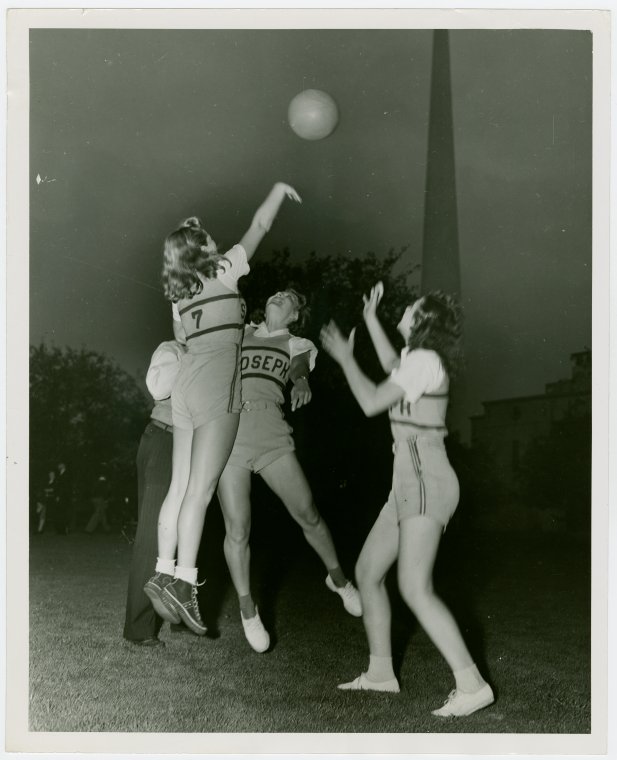 women playing basketball